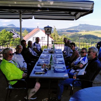 P027-mit Aussicht auf die Hegauberge